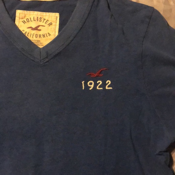 Hollister v neck t-shirt - Picture 3 of 3